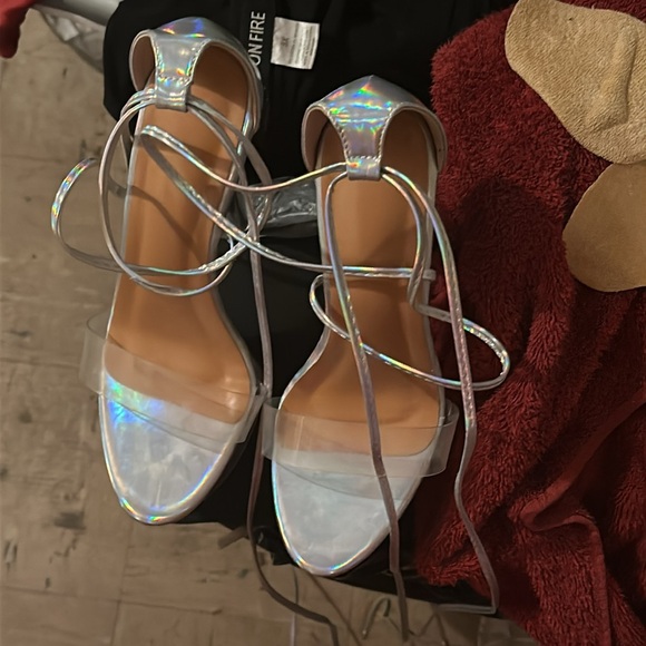 Amazon Platform holographic metallic heels - Picture 3 of 3